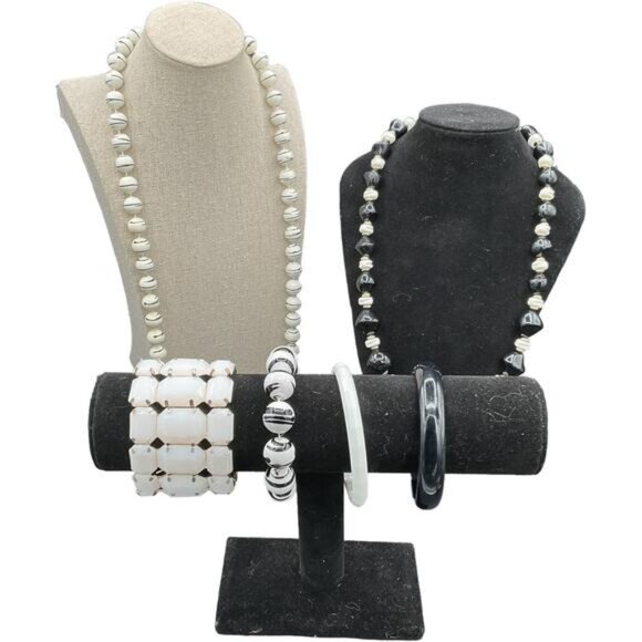Vintage White & Black Necklace & Bracelet Jewelry Set - Picture 2 of 6